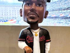 Orioles realiza promoção bobblehead de Tupac Shakur, e sua irmã lança o primeiro arremesso cerimonial