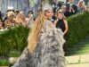 Beyoncé, Unhealthy Bunny e Janelle Monáe tomam liberdades artísticas com o código de vestimenta do Met Gala