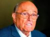 Giuliani retorna ao seu present após hospitalização por pneumonia viral