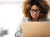 Boletim informativo da Fox Information AI: preconceito esquerdista dos chatbots