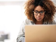 Boletim informativo da Fox Information AI: preconceito esquerdista dos chatbots
