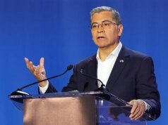 Vários funcionários de Biden atacam ex-funcionário do gabinete, chocados com sua ascensão na corrida para governador da Califórnia