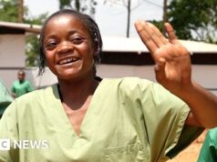 Testemunhando alegria em meio à morte: BBC viaja ao epicentro do surto de Ebola