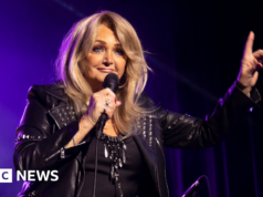 Bonnie Tyler saiu do coma, mas ‘muito indisposta’ após cirurgia de emergência