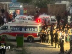 Colapso de telhado mata 14 crianças em centro de ensino no Paquistão