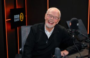 Bob Harris deixou o cargo da BBC Radio 2 por problemas de saúde