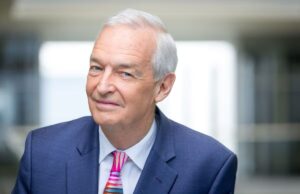 O veterano locutor Jon Snow ficou surpreso com o apoio após o diagnóstico de Alzheimer