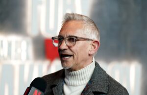 Gary Lineker reage ao gol de empate recorde de Harry Kane enquanto estrelas observam a Inglaterra