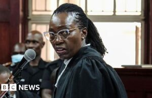 Ex-ministro da Justiça queniano impedido de entrar em Uganda, diz corpo de advogados