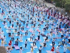 Milhares de pessoas participam das celebrações do Dia do Yoga em Ballari, Vijayanagara e Koppal