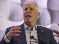O secretário de Energia, Chris Wright, diz que o tráfego no Estreito de Ormuz está aumentando “muito significativamente”