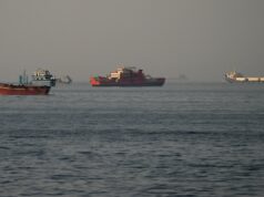 Os preços do petróleo caem, os chefes dos petroleiros permanecem cautelosos na retomada do trânsito de Ormuz