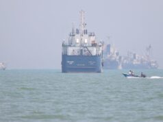 Agência da ONU interrompe plano de evacuação do navio Ormuz após primeiro ataque de navio sob acordo de paz