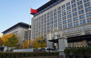 China impõe restrições comerciais a dezenas de empresas dos EUA em retaliação à lista negra do Pentágono