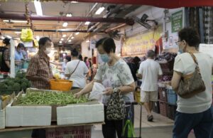 A inflação de Singapura mantém-se em 1,8% em maio, mais baixa do que o esperado à medida que os custos dos serviços diminuem