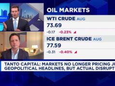 Preços do petróleo caem à medida que o mercado monitora o tráfego de petroleiros através do Estreito de Ormuz