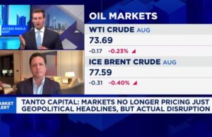Preços do petróleo caem à medida que o mercado monitora o tráfego de petroleiros através do Estreito de Ormuz