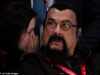 O veterinário de ação de Hollywood Steven Seagal, 74, é visto pela primeira vez em nove meses enquanto continua morando na Rússia