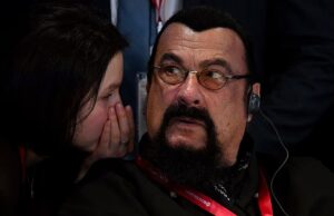 O veterinário de ação de Hollywood Steven Seagal, 74, é visto pela primeira vez em nove meses enquanto continua morando na Rússia