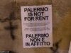 Temores pelo grande dia de Dua Lipa enquanto moradores de Palermo erguem cartazes declarando que “a cidade não está para alugar” em meio a alegações de que a Sicília foi “fechada para a extravagância do casamento de três dias da cantora”.