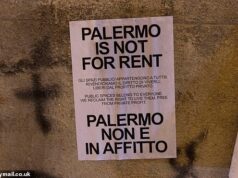 Temores pelo grande dia de Dua Lipa enquanto moradores de Palermo erguem cartazes declarando que “a cidade não está para alugar” em meio a alegações de que a Sicília foi “fechada para a extravagância do casamento de três dias da cantora”.
