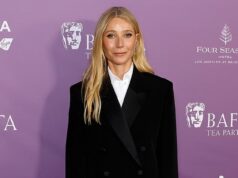 Gwyneth Paltrow revela que seu marido pensa que ela é uma REPUBLICANA enquanto ela aborda abertamente sua posição política