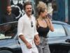 Joshua Jackson gera rumores de romance com a modelo Olivia Burgess enquanto os dois ficam de mãos dadas durante um passeio em Nova York