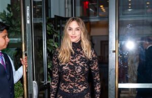 Jodie Comer fica sem sutiã e exibe sua calcinha em um vestido de renda transparente enquanto arrasa com um conjunto estranhamente ousado na estreia de The Loss of life Of Robin Hood em Nova York