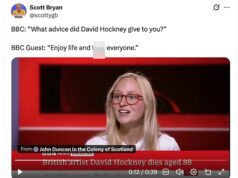 Momento convidado da BBC lança bomba F ao vivo na TV durante homenagem a David Hockney após a morte do artista aos 88 anos, forçando um pedido de desculpas do apresentador
