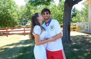 Zara McDermott e Louis Tomlinson fizeram uma exibição apaixonada em fotos aconchegantes enquanto a dupla apoiava os esforços da Inglaterra na Copa do Mundo