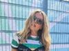 Perrie Edwards impressiona com um espartilho preto rendado enquanto presta homenagem a seu novo marido, Alex Oxlade-Chamberlain, enquanto posa com sua camisa de futebol durante os reveals do pageant