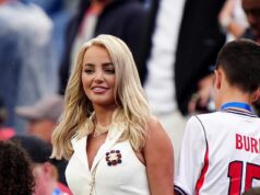 Megan Pickford finalmente revela seu guarda-roupa da Copa do Mundo WAG enquanto ostenta um minivestido branco, bolsa Chanel de £ 6.000 e broche Chanel classic após perder o drama da mala