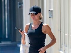 Victoria Beckham exibe seus braços afiados de ginástica em roupas de ginástica depois de fazer um tratamento facial elegante no salão de beleza de uma amiga em Notting Hill