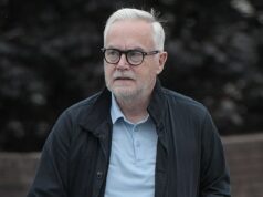 Como Huw Edwards desentendeu-se com a única pessoa preparada para ajudá-lo a reconstruir sua carreira destruída: Enquanto o envergonhado apresentador tenta retornar, seu ex-assessor revela como ele REALMENTE é