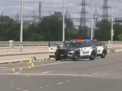 Menino de 12 anos enfrenta acusação de tentativa de homicídio após policial de Toronto ser atropelado por carro roubado