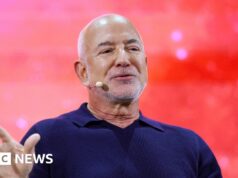 A IA criará mais empregos para os humanos, não os substituirá, diz o fundador da Amazon, Bezos