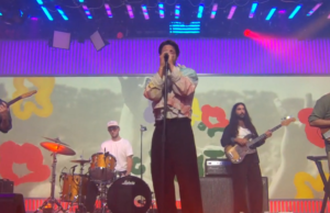 Sessões de sábado: Younger the Large se apresenta "Diferente tipo de amor"