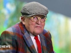Público convidado a prestar homenagem a David Hockney