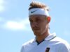 O canadense Denis Shapovalov se aposenta da estreia em Wimbledon devido a uma lesão no ombro