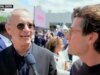 Tom Hanks, de brincadeira, rouba a audiência do MS NOW enquanto aparece ao vivo com o repórter