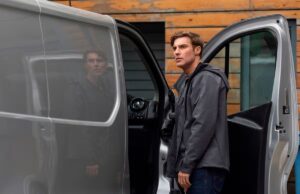 Os fãs de Coronation Road detectam detalhes ausentes na investigação do assassinato de Theo enquanto Todd faz a descoberta