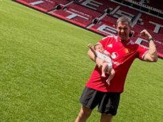 A estrela de Emmerdale leva o filho de dois meses para Outdated Trafford e compartilha fotos adoráveis