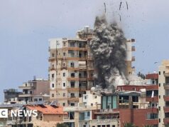 Ataques aéreos israelenses atingiram a cidade libanesa de Tiro, apesar do alerta iraniano para interromper os ataques