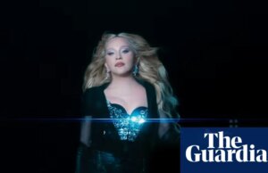 Lasers vaginais, bananas e um Cumberbatch estranho: 10 momentos surpreendentes no novo vídeo de Madonna