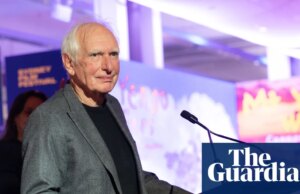 O diretor da Lifeless Poets Society, Peter Weir, recebe prêmio pelo conjunto da obra no competition de cinema de Sydney