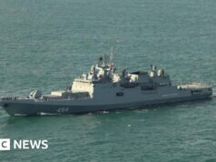 Reino Unido investiga relatos de que navio de guerra russo disparou tiros de advertência perto de iate no Canal da Mancha