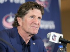 NHL libera Mike Babcock para retornar ao treinamento