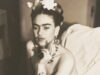 Exposição da Tate Fashionable mergulha na ‘extrema mercantilização’ de Frida Kahlo