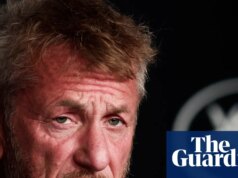 Quanto Sean Penn odeia selfies? O suficiente para invocar o Holocausto
