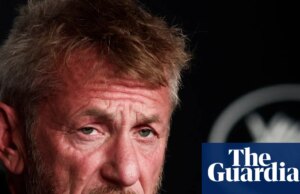Quanto Sean Penn odeia selfies? O suficiente para invocar o Holocausto